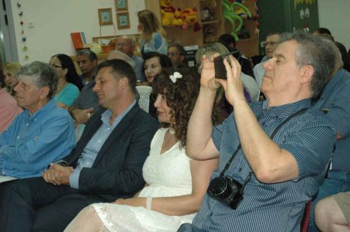 משורר בעירו - בית הסופר מודיעין