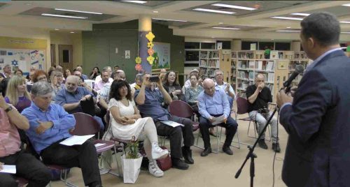 משורר בעירו - בית הסופר מודיעין